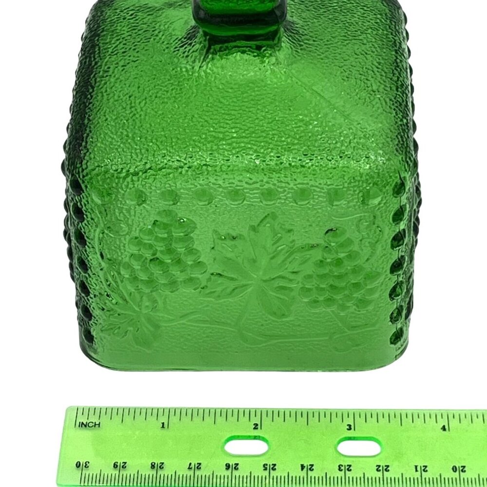 Vintage Green Depression Glass Goblet With Embossed Grape & Vine Pattern 5 1/2" - Picture 7 of 9